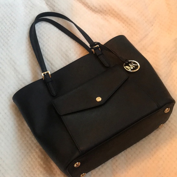 Michael Kors Handbags - Michael Kors Jet Set Medium Saffano in Black